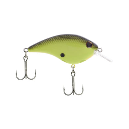 The Berkley Frittside Crankbait, perfect for bass fishing, features a green and yellow design adorned with black dots and a realistic fish scale pattern. It is equipped with two treble hooks and mimics balsa actions through its translucent diving lip, creating an irresistible allure underwater.