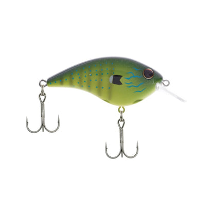 The Berkley Frittside Crankbait, a green and blue fishing lure featuring two treble hooks, is designed to mimic small fish. Ideal for bass fishing, it includes a realistic eye and scale pattern, along with a transparent fin at the front that provides authentic balsa-like actions.