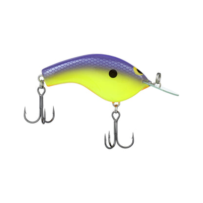 Introducing the Shimano Macbeth Flat Crankbait, a fishing lure from Shimano featuring a captivating purple and yellow gradient body and a lifelike fish eye design. Its unique curved shape, transparent front lip, and dual treble hooks make it ideal for anglers looking for enhanced efficiency with JET BOOST technology.