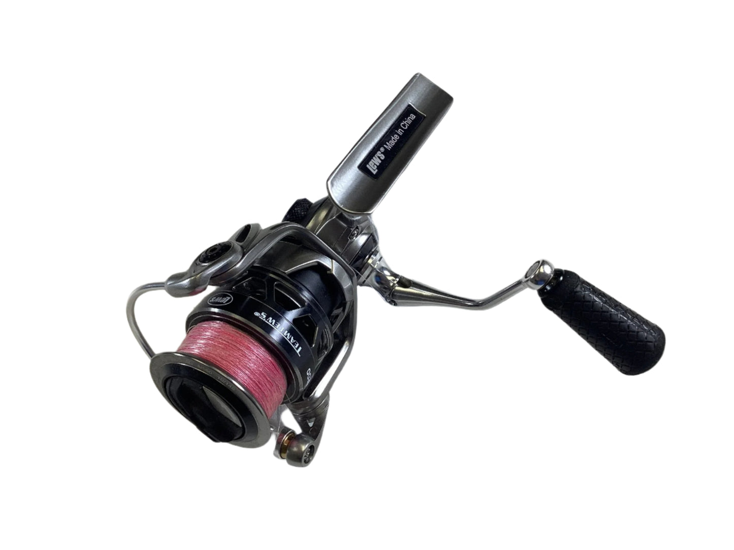 Check out the Lew's HyperMag HMS200, a used spinning reel in very good condition, featuring a silver and black body with pink line and a black textured grip. Trade in your old gear for store credit at our Rod and Reel Trade-In event to update your collection!.